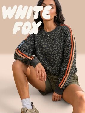 Rare White Fox Crew Sweater Pullover Relaxed Oversized Green Coral XS Like New